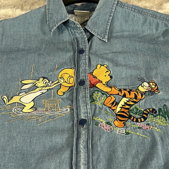 Vintage 90s Disney Winnie the Pooh embroidered chambray button down shirt, sz L - Picture 2 of 8